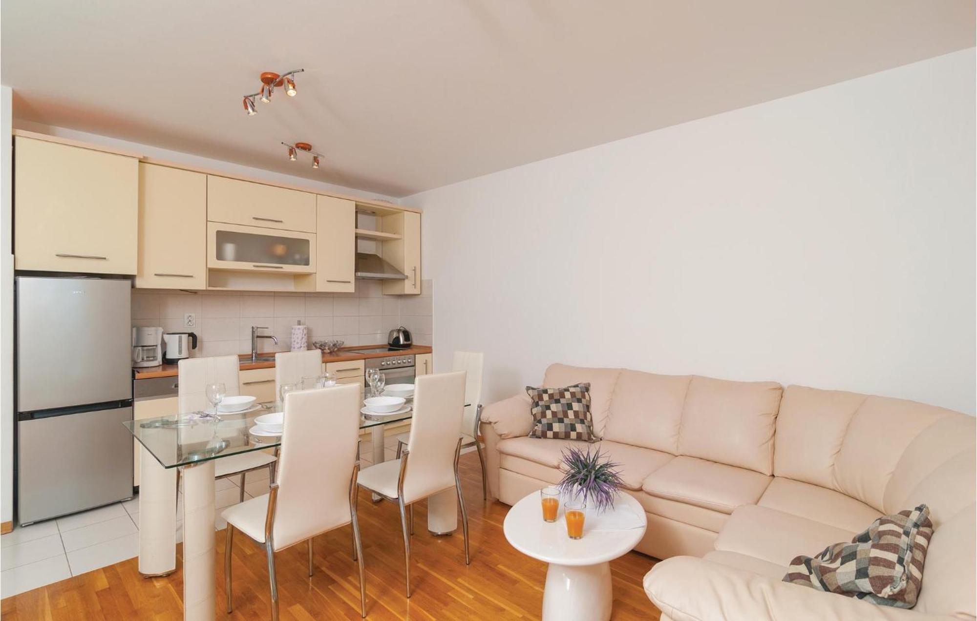 Nice Apartment In Omis With House Sea View מראה חיצוני תמונה