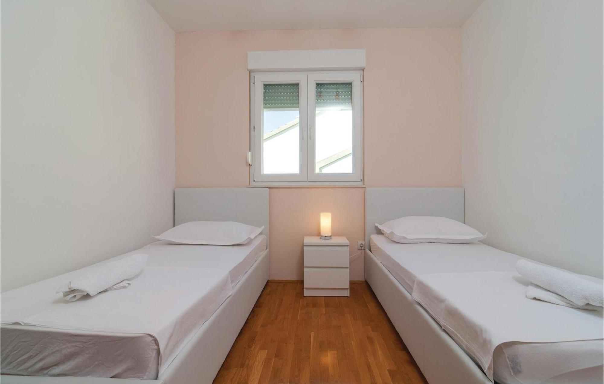 Nice Apartment In Omis With House Sea View מראה חיצוני תמונה